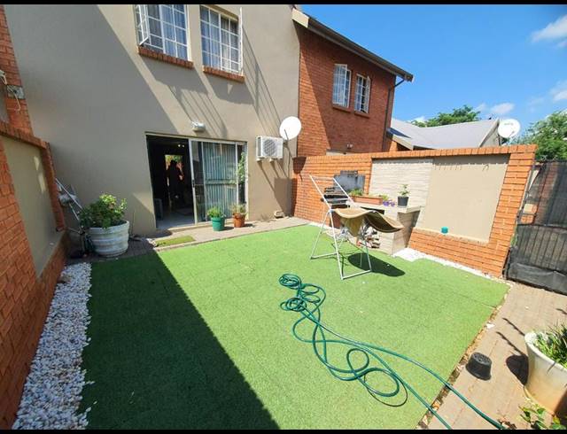 2 BEDROOM TOWNHOUSE FOR SALE IN MONTANA